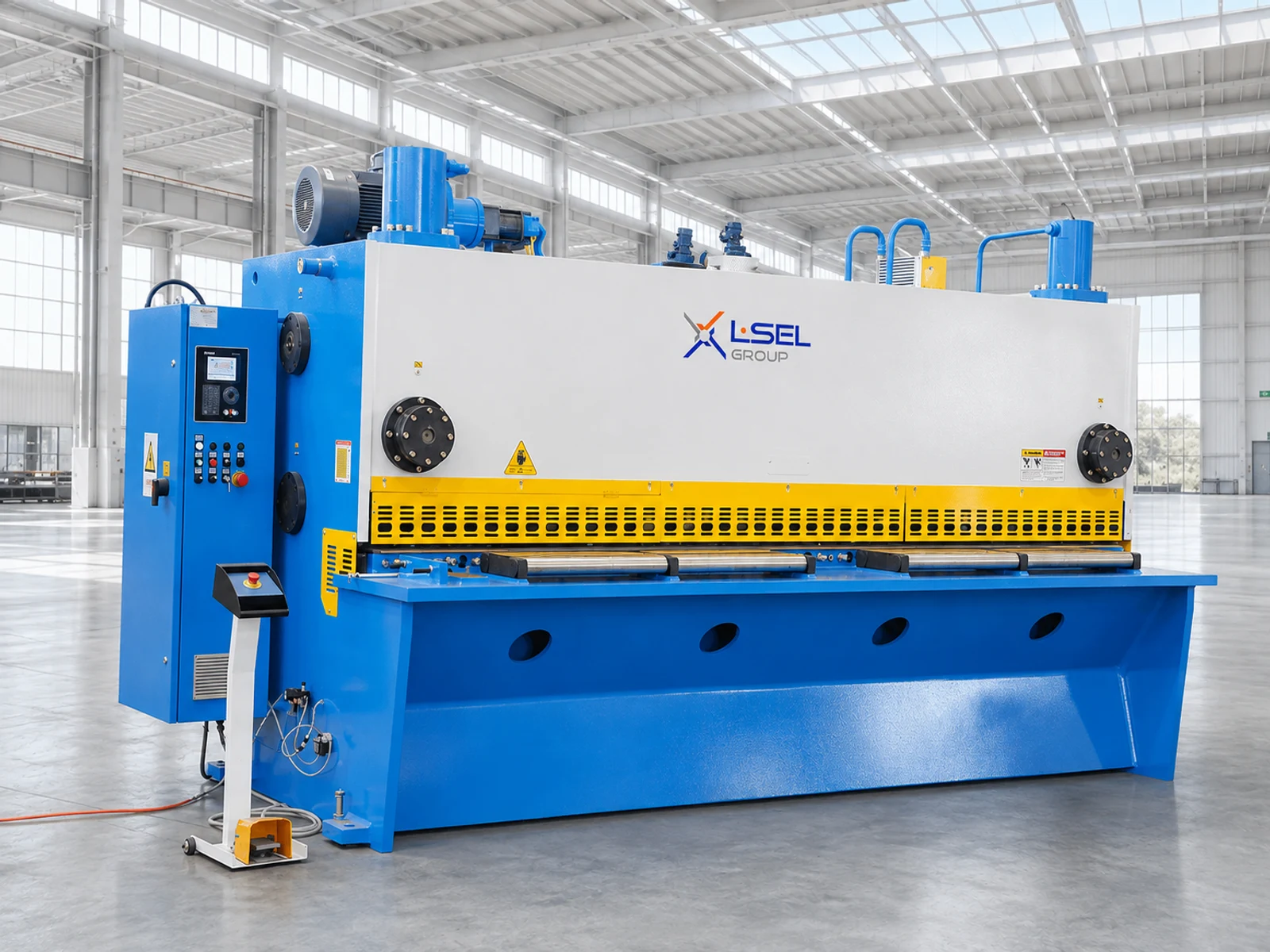 Q11K guillotine shears. The image is for reference. Actual appearance and configuration may vary.